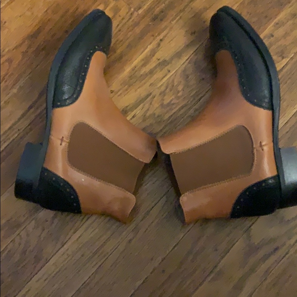 Women’s cowboy style short leather boots